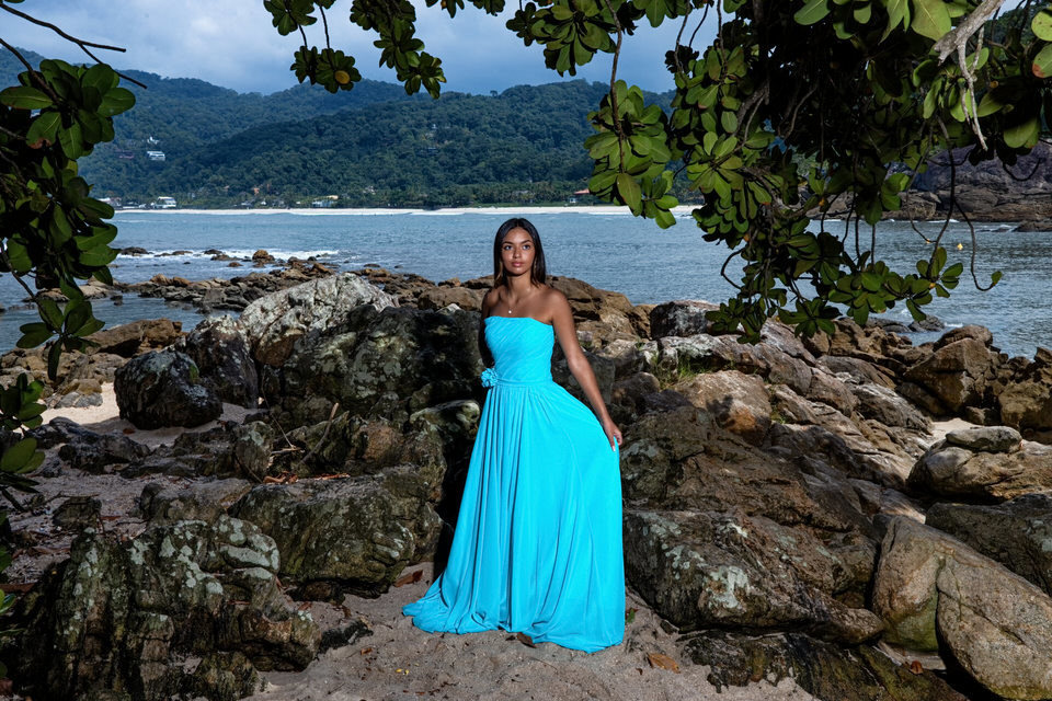 Ensaio da debutante Ana na Praia das Conchas no Guarujá, para sua festa de 15 anos. Fotógrafo de ensaios de debutante no Guarujá, SP