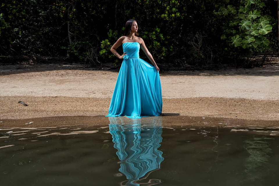 Ensaio da debutante Ana na Praia das Conchas no Guarujá, para sua festa de 15 anos. Fotógrafo de ensaios de debutante no Guarujá, SP