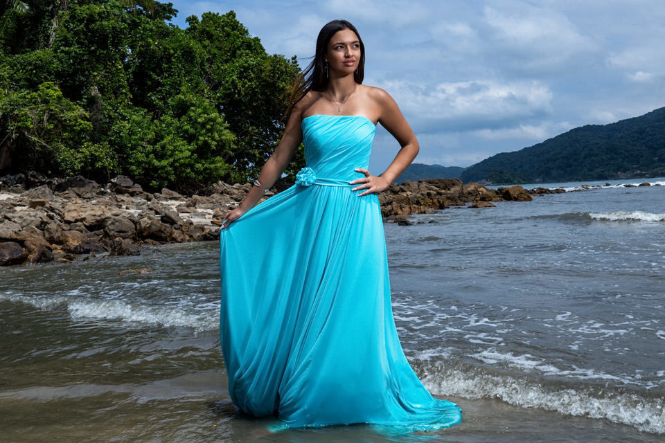 Ensaio da debutante Ana na Praia das Conchas no Guarujá, para sua festa de 15 anos. Fotógrafo de ensaios de debutante no Guarujá, SP