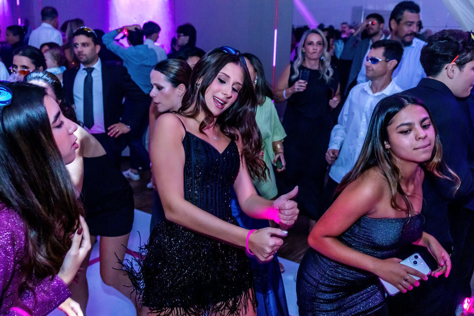 Festa de 15 anos da debutante Laura, no Buffet Fernandes no Tatuapé em São Paulo, fotógrafo de festa de 15 anos no Tatuapé em São Paulo
