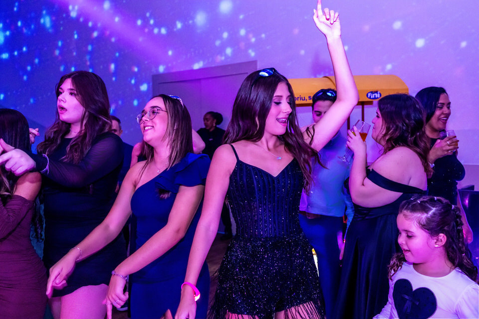 Festa de 15 anos da debutante Laura, no Buffet Fernandes no Tatuapé em São Paulo, fotógrafo de festa de 15 anos no Tatuapé em São Paulo