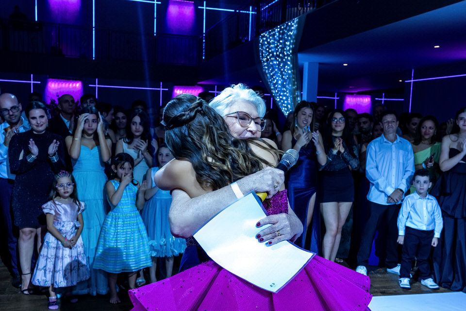 Festa de 15 anos da debutante Laura, no Buffet Fernandes no Tatuapé em São Paulo, fotógrafo de festa de 15 anos no Tatuapé em São Paulo