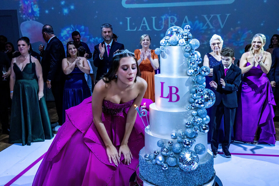 Festa de 15 anos da debutante Laura, no Buffet Fernandes no Tatuapé em São Paulo, fotógrafo de festa de 15 anos no Tatuapé em São Paulo