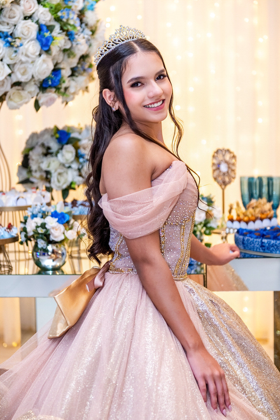 Fotografia da festa de 15 anos da debutante Ana Clara. A festa aconteceu no Buffet Europa em Guarulhos, fotógrafo de festa de 15 anos em Guarulhos John Edgard