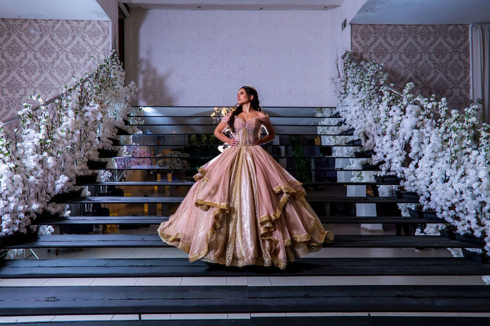 Fotografia da festa de 15 anos da debutante Ana Clara. A festa aconteceu no Buffet Europa em Guarulhos, fotógrafo de festa de 15 anos em Guarulhos John Edgard