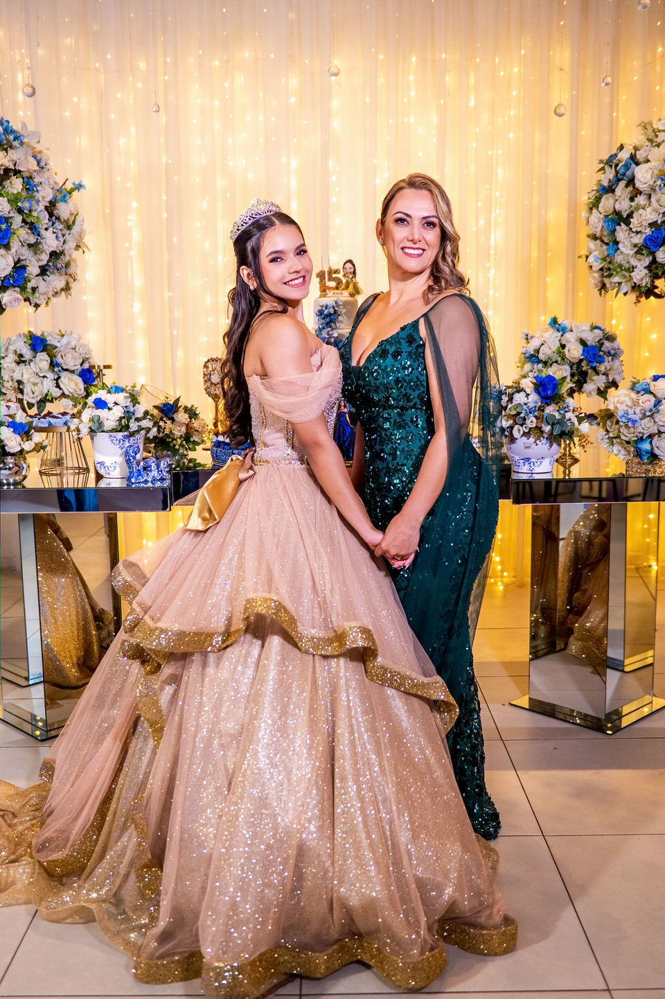Fotografia da festa de 15 anos da debutante Ana Clara. A festa aconteceu no Buffet Europa em Guarulhos, fotógrafo de festa de 15 anos em Guarulhos John Edgard