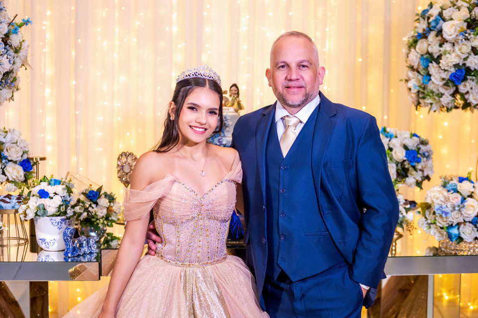 Fotografia da festa de 15 anos da debutante Ana Clara. A festa aconteceu no Buffet Europa em Guarulhos, fotógrafo de festa de 15 anos em Guarulhos John Edgard