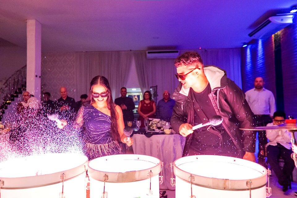 Fotografia da festa de 15 anos da debutante Ana Clara. A festa aconteceu no Buffet Europa em Guarulhos, fotógrafo de festa de 15 anos em Guarulhos John Edgard