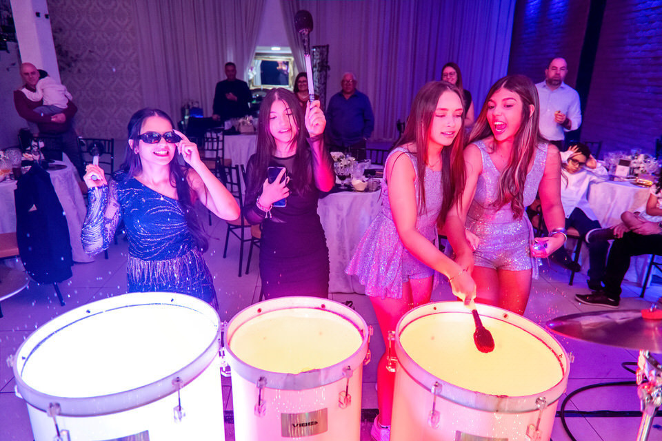Fotografia da festa de 15 anos da debutante Ana Clara. A festa aconteceu no Buffet Europa em Guarulhos, fotógrafo de festa de 15 anos em Guarulhos John Edgard