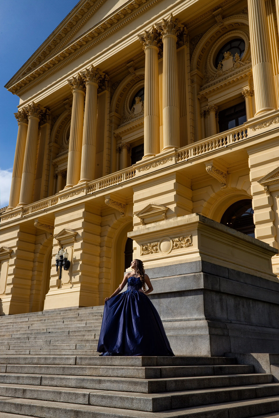 Ensaio fotográfico da debutante Lívia, no Museu do Ipiranga em São Paulo, fotografia de debutante no Museu do Ipiranga, fotógrafo de ensaios de debutante em SP
