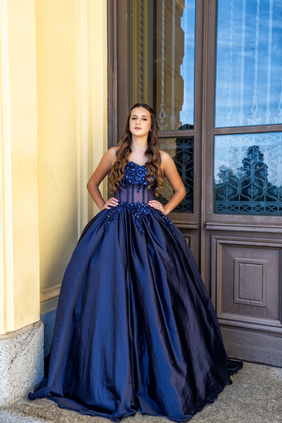 Ensaio fotográfico da debutante Lívia, no Museu do Ipiranga em São Paulo, fotografia de debutante no Museu do Ipiranga, fotógrafo de ensaios de debutante em SP