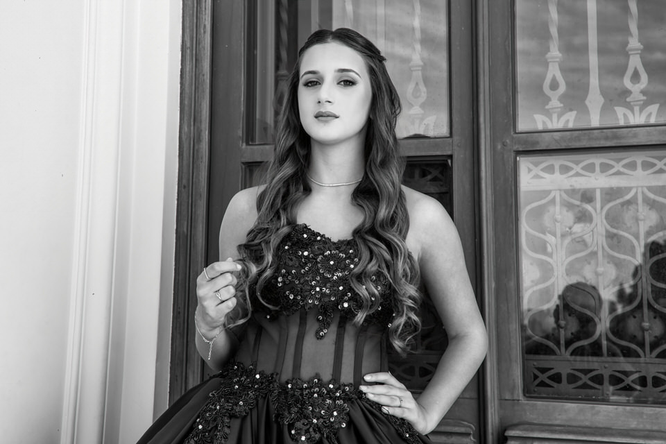 Ensaio fotográfico da debutante Lívia, no Museu do Ipiranga em São Paulo, fotografia de debutante no Museu do Ipiranga, fotógrafo de ensaios de debutante em SP
