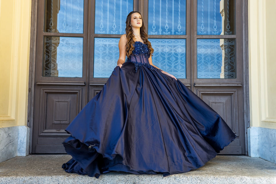 Ensaio fotográfico da debutante Lívia, no Museu do Ipiranga em São Paulo, fotografia de debutante no Museu do Ipiranga, fotógrafo de ensaios de debutante em SP