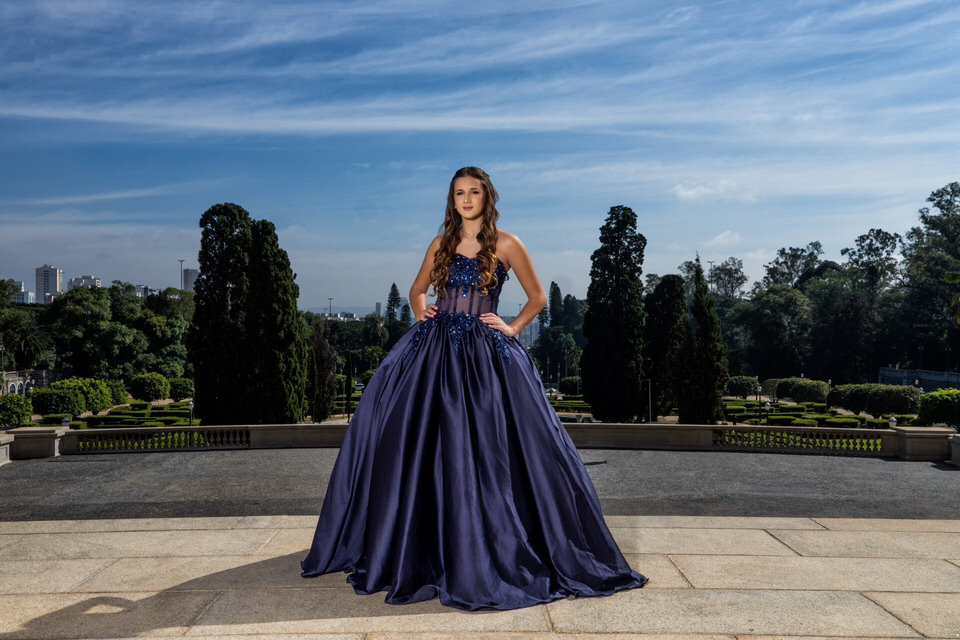 Ensaio fotográfico da debutante Lívia, no Museu do Ipiranga em São Paulo, fotografia de debutante no Museu do Ipiranga, fotógrafo de ensaios de debutante em SP