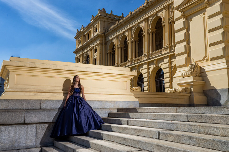 Ensaio fotográfico da debutante Lívia, no Museu do Ipiranga em São Paulo, fotografia de debutante no Museu do Ipiranga, fotógrafo de ensaios de debutante em SP