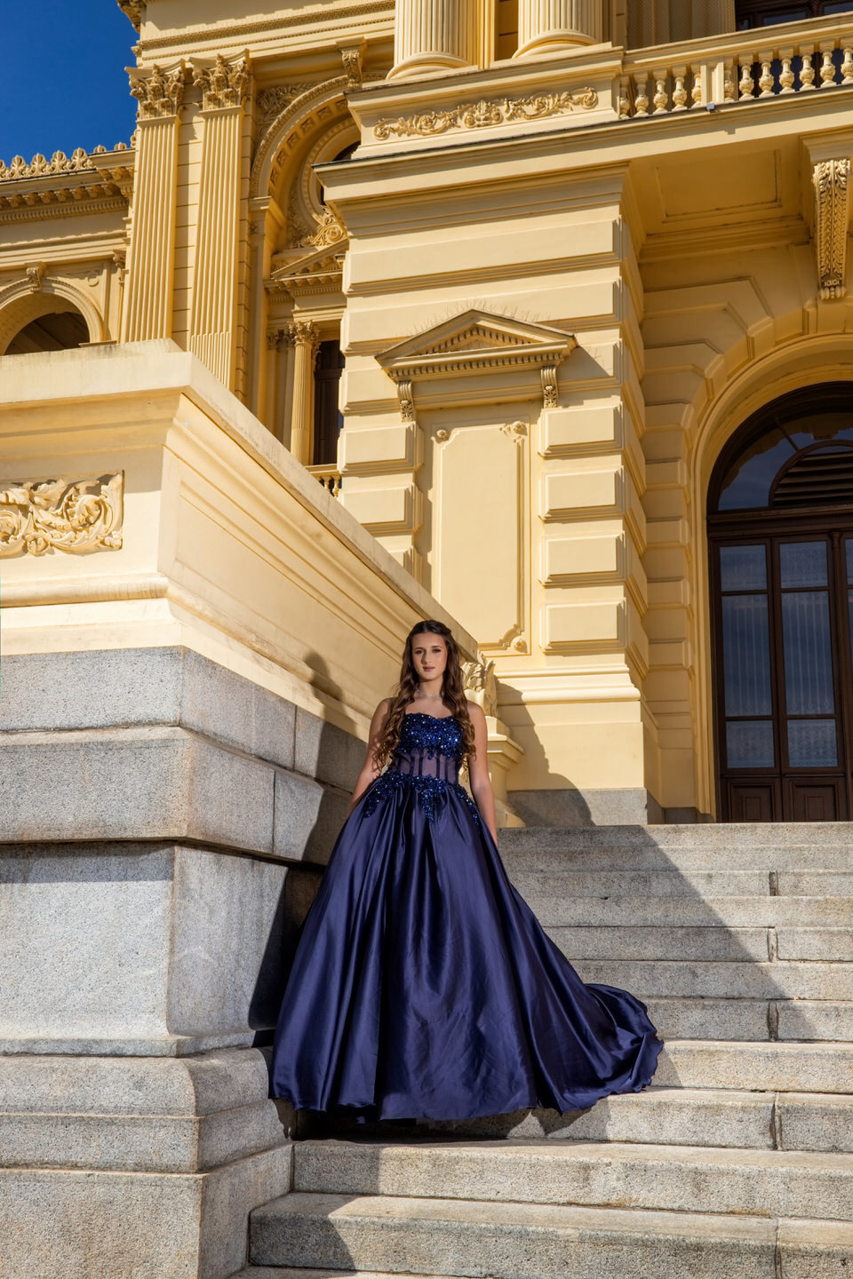 Ensaio fotográfico da debutante Lívia, no Museu do Ipiranga em São Paulo, fotografia de debutante no Museu do Ipiranga, fotógrafo de ensaios de debutante em SP