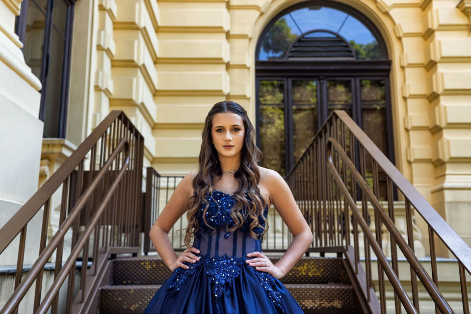 Ensaio fotográfico da debutante Lívia, no Museu do Ipiranga em São Paulo, fotografia de debutante no Museu do Ipiranga, fotógrafo de ensaios de debutante em SP