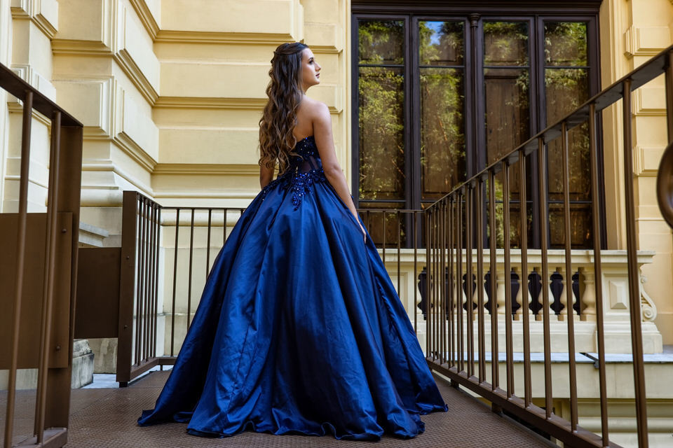 Ensaio fotográfico da debutante Lívia, no Museu do Ipiranga em São Paulo, fotografia de debutante no Museu do Ipiranga, fotógrafo de ensaios de debutante em SP