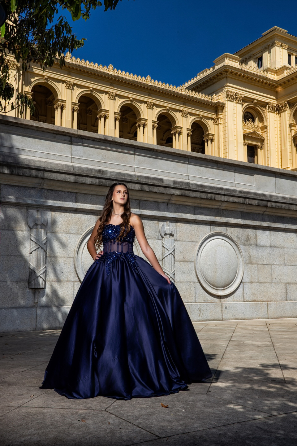 Ensaio fotográfico da debutante Lívia, no Museu do Ipiranga em São Paulo, fotografia de debutante no Museu do Ipiranga, fotógrafo de ensaios de debutante em SP