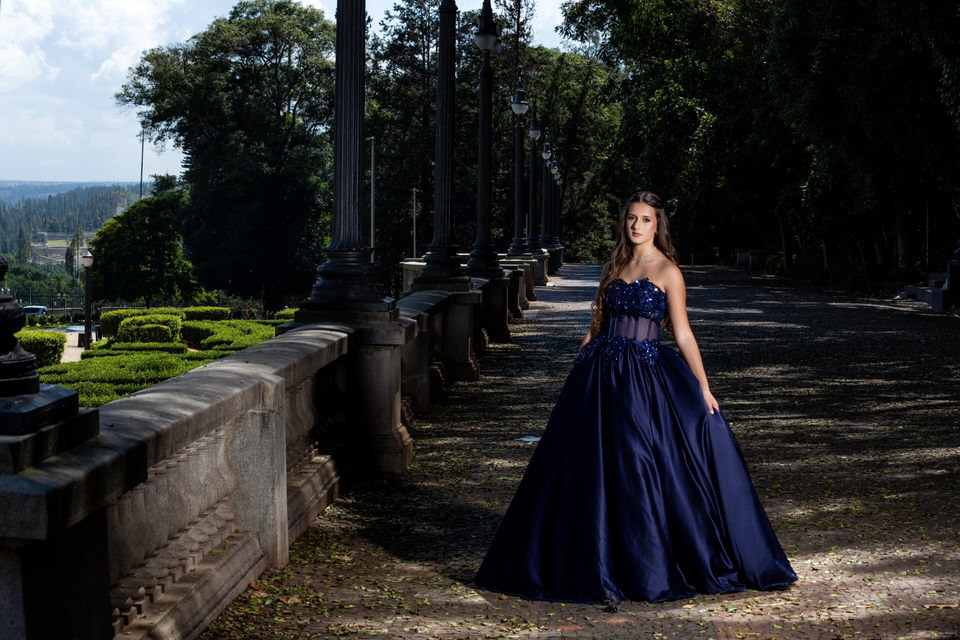Ensaio fotográfico da debutante Lívia, no Museu do Ipiranga em São Paulo, fotografia de debutante no Museu do Ipiranga, fotógrafo de ensaios de debutante em SP