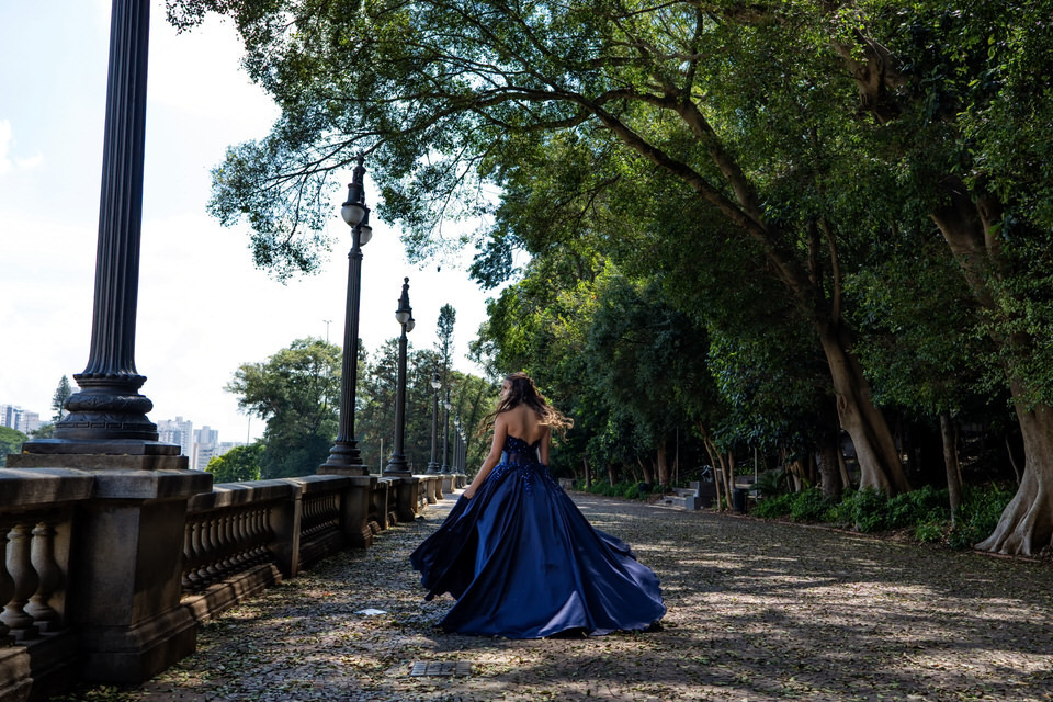 Ensaio fotográfico da debutante Lívia, no Museu do Ipiranga em São Paulo, fotografia de debutante no Museu do Ipiranga, fotógrafo de ensaios de debutante em SP