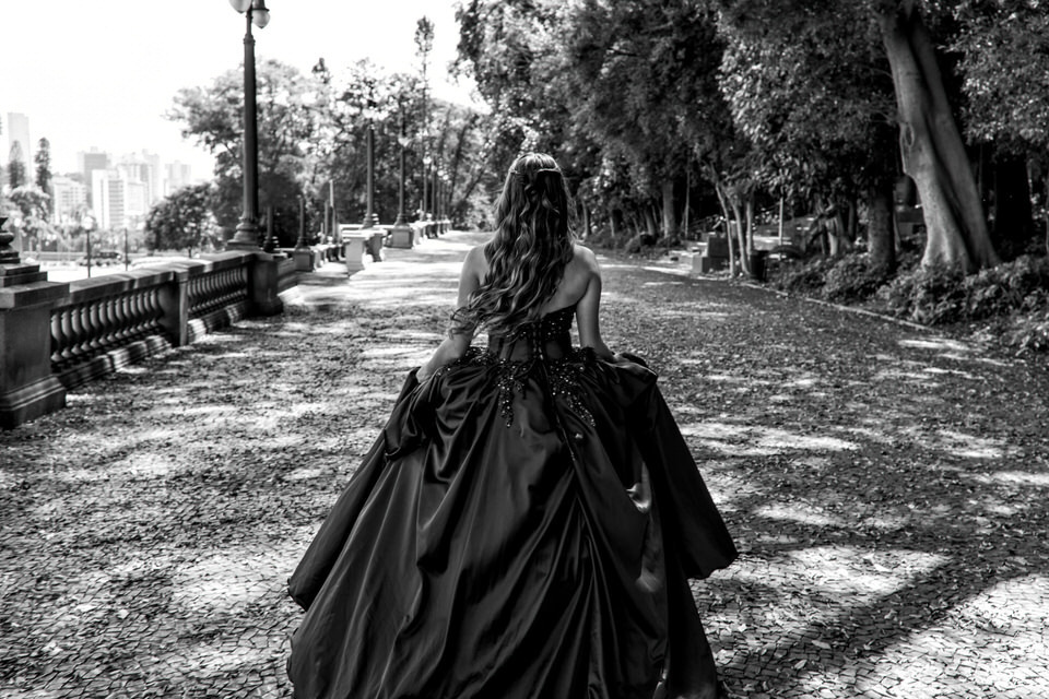 Ensaio fotográfico da debutante Lívia, no Museu do Ipiranga em São Paulo, fotografia de debutante no Museu do Ipiranga, fotógrafo de ensaios de debutante em SP