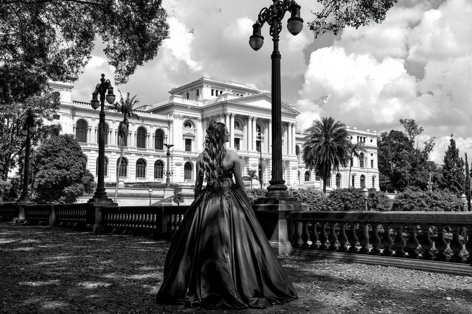 Ensaio fotográfico da debutante Lívia, no Museu do Ipiranga em São Paulo, fotografia de debutante no Museu do Ipiranga, fotógrafo de ensaios de debutante em SP