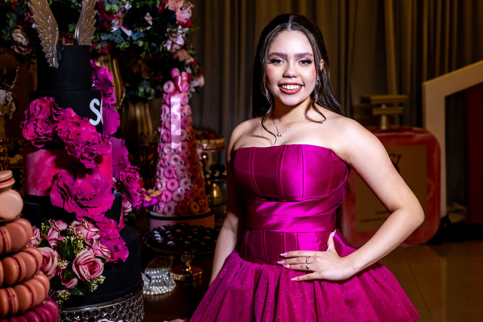 Fotografia de festa de 15 anos da debutante Sophia no Buffet América no Tatuapé, fotógrafo de debutante no Tatuapé, John Edgard