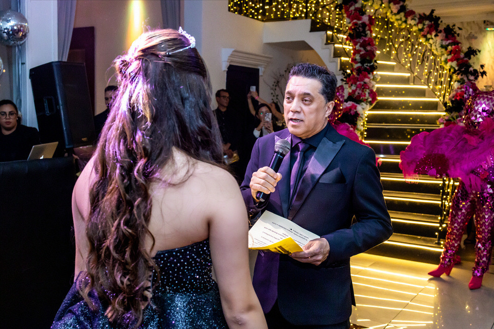 Cerimônia da festa de 15 anos da debutante Sophia, no Buffet América, fotógrafo de cerimônia de festa de 15 anos no Tatuapé