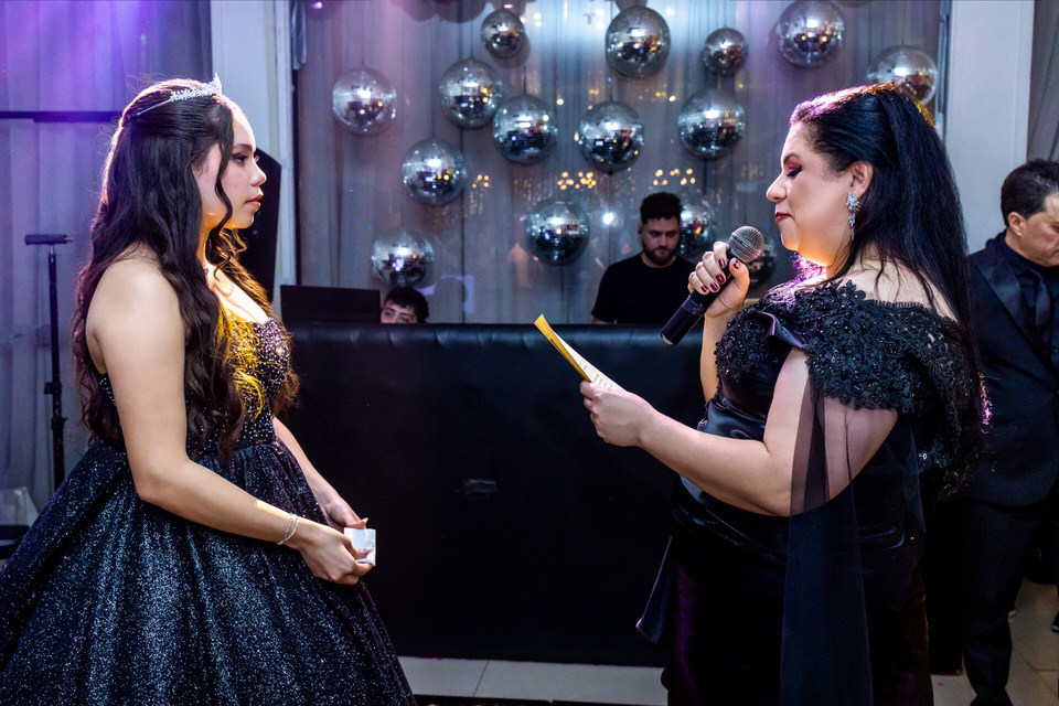 Cerimônia da festa de 15 anos da debutante Sophia, no Buffet América, fotógrafo de cerimônia de festa de 15 anos no Tatuapé