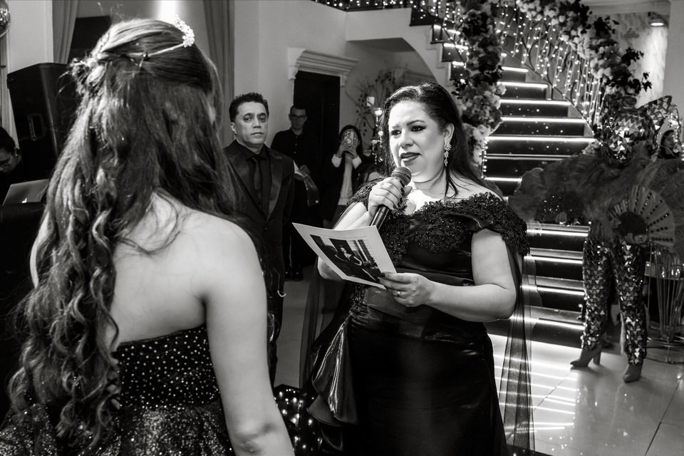 Cerimônia da festa de 15 anos da debutante Sophia, no Buffet América, fotógrafo de cerimônia de festa de 15 anos no Tatuapé
