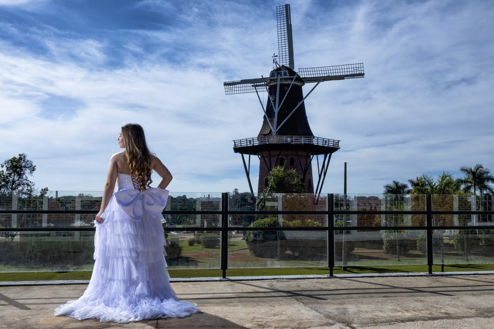Ensaio de debutante Bárbara em Holambra Cidade das Flores - SP, fotógrafo de debutante em Holambra John Edgard