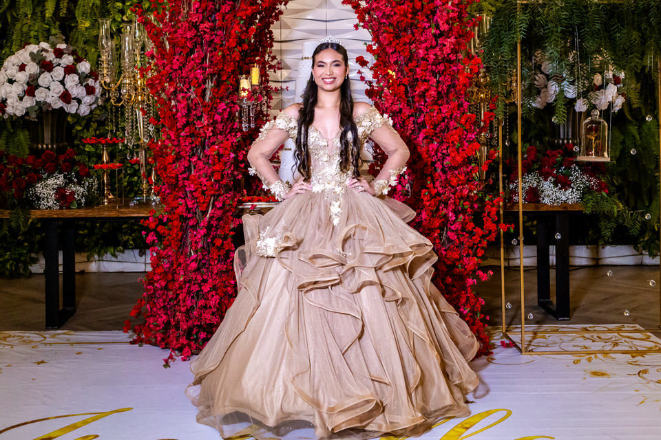 Fotografia de debutante em festa de 15 anos no Espaço Illumina em São Paulo - SP, um registro do trabalho do fotógrafo especialista John Edgard.
