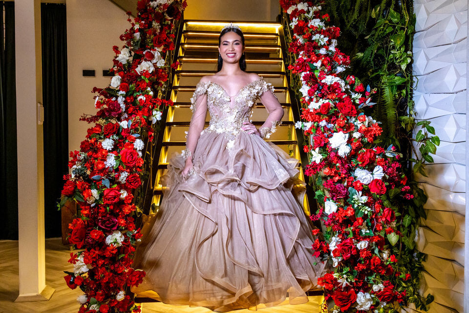 Fotografia de debutante em festa de 15 anos no Espaço Illumina em São Paulo - SP, um registro do trabalho do fotógrafo especialista John Edgard.