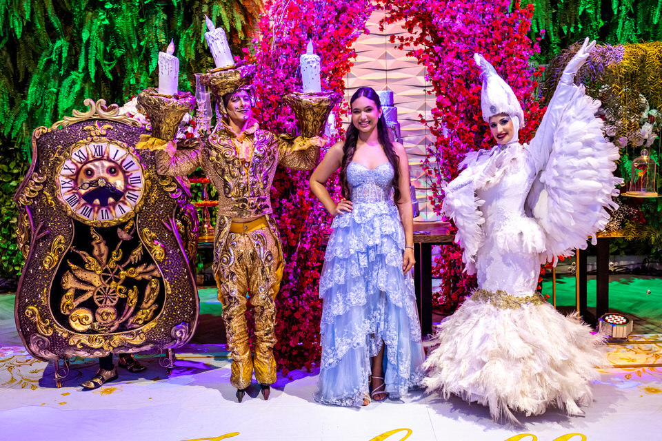 Fotografia de debutante em festa de 15 anos no Espaço Illumina em São Paulo - SP, um registro do trabalho do fotógrafo especialista John Edgard.