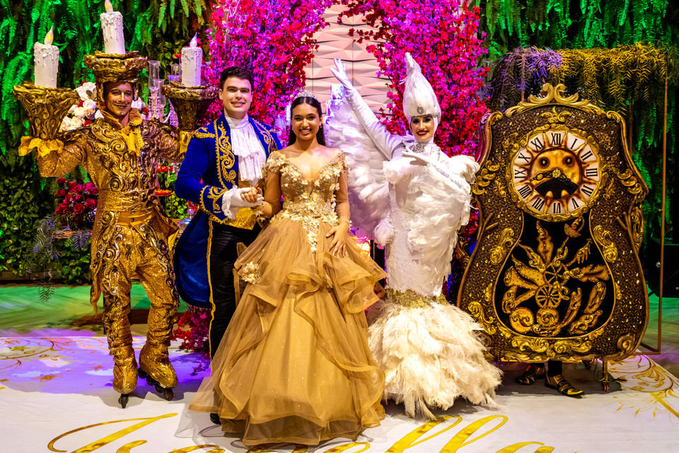 Fotografia de debutante em festa de 15 anos no Espaço Illumina em São Paulo - SP, um registro do trabalho do fotógrafo especialista John Edgard.