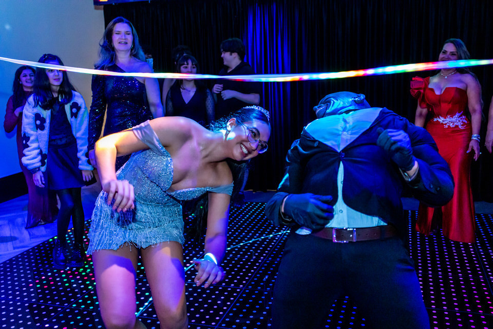 Fotografia de debutante em festa de 15 anos no Espaço Illumina em São Paulo - SP, um registro do trabalho do fotógrafo especialista John Edgard.