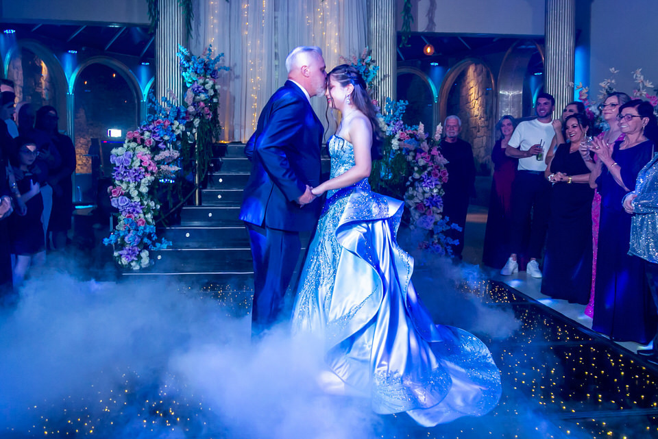 Festa de 15 anos no Buffet Família Gioielli com o fotógrafo de debutante no Jardim Anália Franco, especialista como fotógrafo de festa de 15 anos em São Paulo.