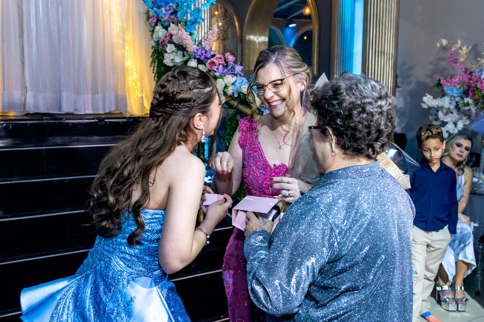 Festa de 15 anos no Buffet Família Gioielli com o fotógrafo de debutante no Jardim Anália Franco, especialista como fotógrafo de festa de 15 anos em São Paulo.