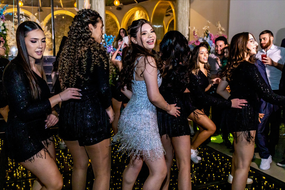 Festa de 15 anos no Buffet Família Gioielli com o fotógrafo de debutante no Jardim Anália Franco, especialista como fotógrafo de festa de 15 anos em São Paulo.