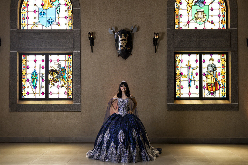 Ensaio fotográfico de debutante nos Castelo dos Vinhais, Fotografia profissional de ensaio de 15 anos, por fotógrafo de debutante em Vinhedo, SP.