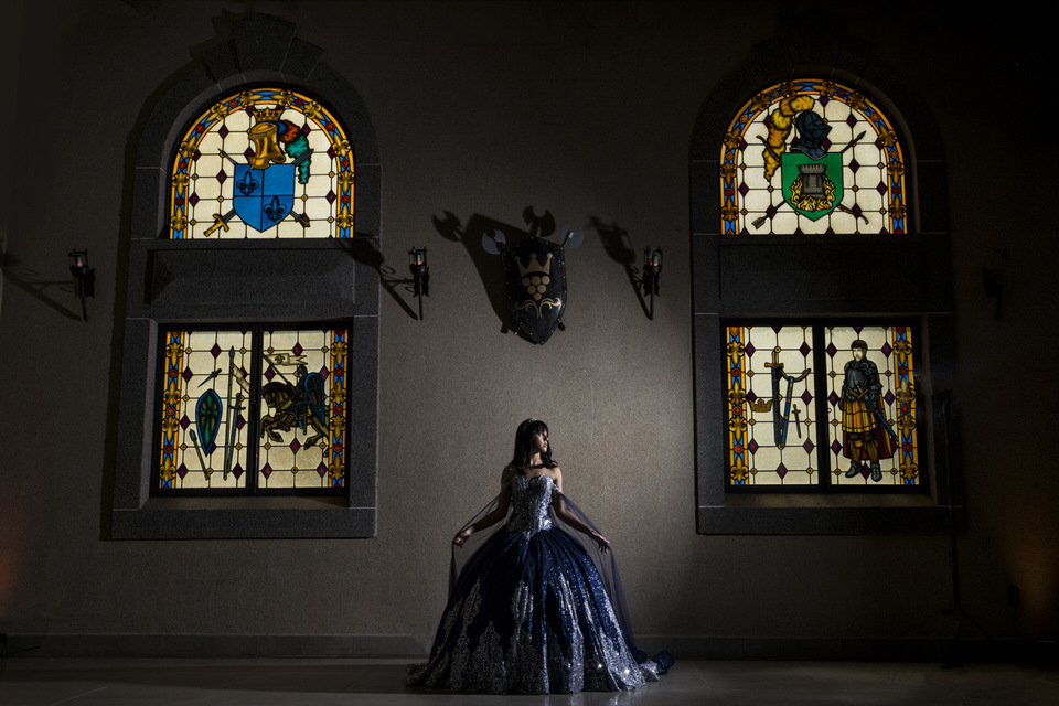 Ensaio fotográfico de debutante nos Castelo dos Vinhais, Fotografia profissional de ensaio de 15 anos, por fotógrafo de debutante em Vinhedo, SP.