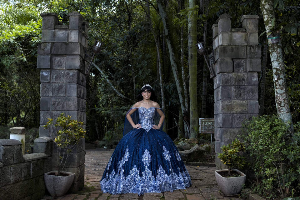Ensaio fotográfico de debutante nos Castelo dos Vinhais, Fotografia profissional de ensaio de 15 anos, por fotógrafo de debutante em Vinhedo, SP.