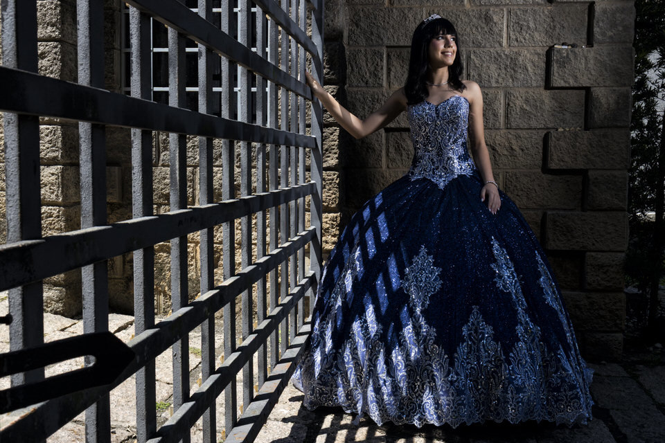 Ensaio fotográfico de debutante nos Castelo dos Vinhais, Fotografia profissional de ensaio de 15 anos, por fotógrafo de debutante em Vinhedo, SP.