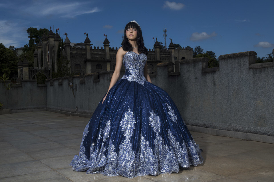 Ensaio fotográfico de debutante nos Castelo dos Vinhais, Fotografia profissional de ensaio de 15 anos, por fotógrafo de debutante em Vinhedo, SP.