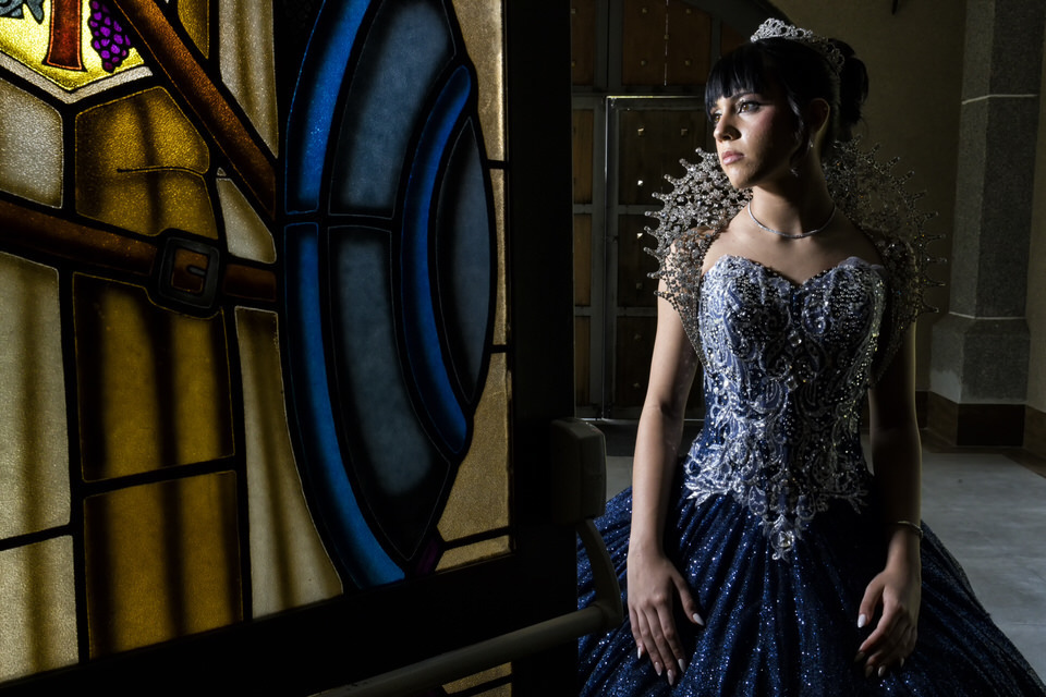 Ensaio fotográfico de debutante nos Castelo dos Vinhais, Fotografia profissional de ensaio de 15 anos, por fotógrafo de debutante em Vinhedo, SP.