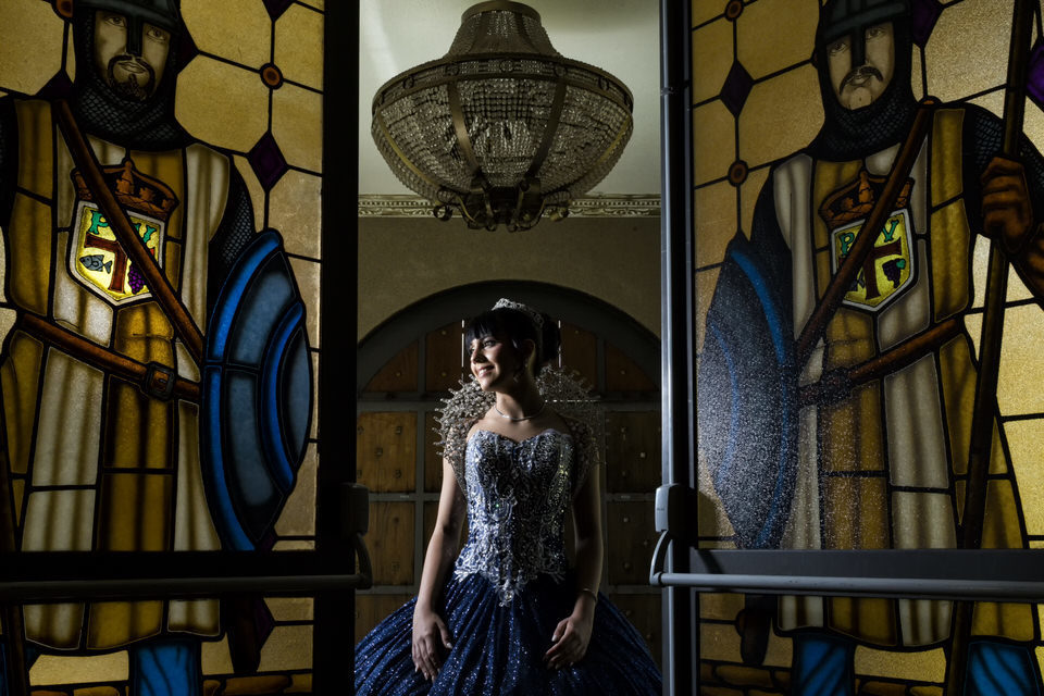 Ensaio fotográfico de debutante nos Castelo dos Vinhais, Fotografia profissional de ensaio de 15 anos, por fotógrafo de debutante em Vinhedo, SP.