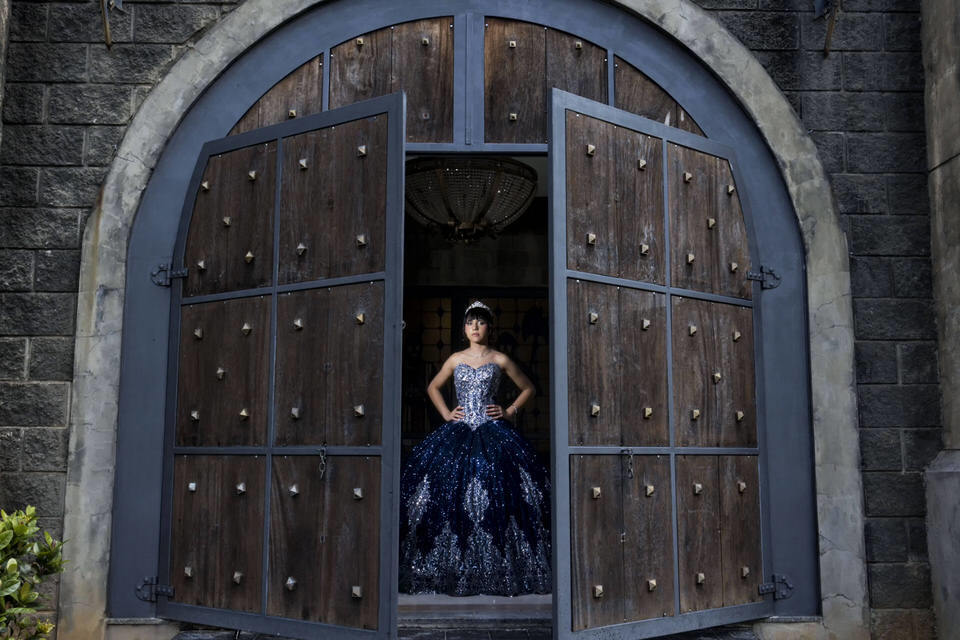 Ensaio fotográfico de debutante nos Castelo dos Vinhais, Fotografia profissional de ensaio de 15 anos, por fotógrafo de debutante em Vinhedo, SP.