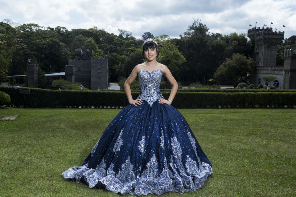 Ensaio fotográfico de debutante nos Castelo dos Vinhais, Fotografia profissional de ensaio de 15 anos, por fotógrafo de debutante em Vinhedo, SP.