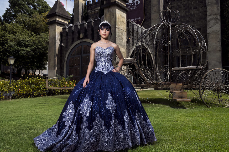 Ensaio fotográfico de debutante nos Castelo dos Vinhais, Fotografia profissional de ensaio de 15 anos, por fotógrafo de debutante em Vinhedo, SP.